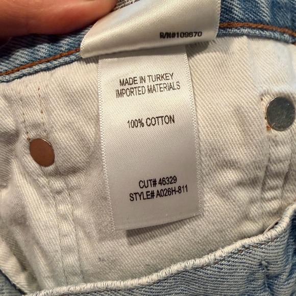 AGOLDE Parker “Bitter” Distressed Denim Shorts – Size 29 (Light Wash) - Picture 4 of 6